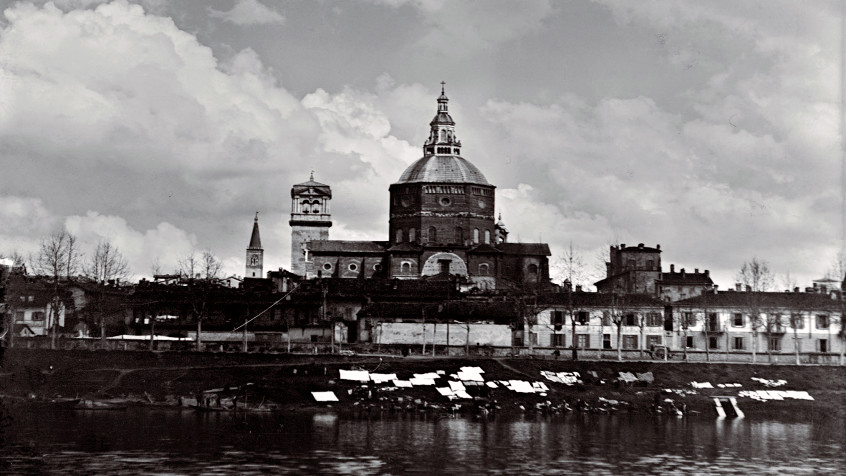 Duomo di Pavia prima della costruzione del transetto sud, ante 1933. (CHL A_25_5_2)