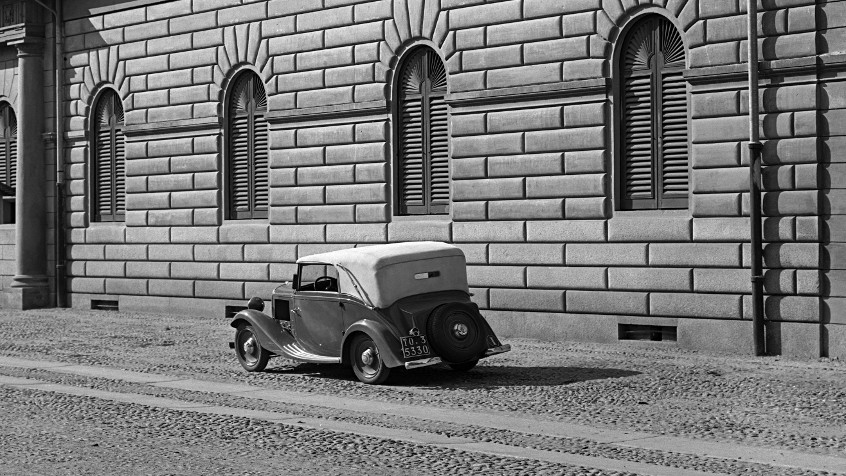 Palazzo Botta Adorno, facciata ottocentesca sulla piazza omonima, anni trenta (CHL A_51_15_001)