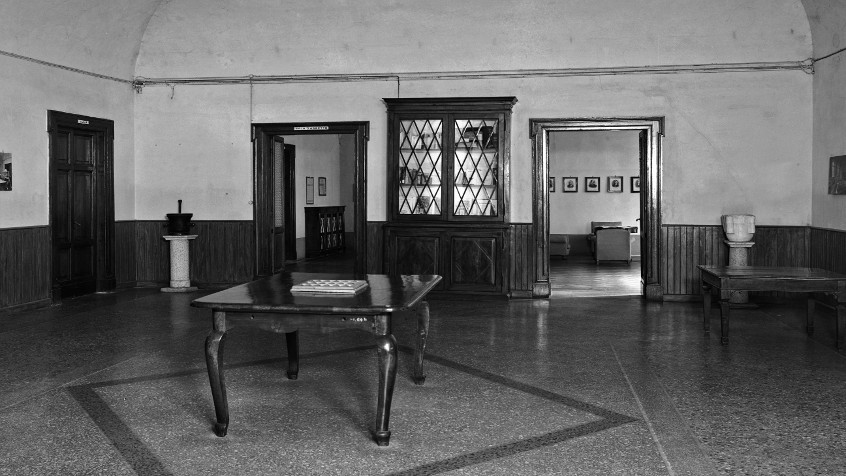 Palazzo Botta Adorno, istituto di Farmacologia, piano terra, sala all'ingresso, 1950 ca. (CHL E_21_12_001)