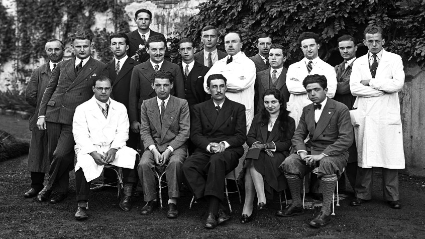 Orto Botanico, foto di gruppo con il direttore prof. Gino Pollacci, 1930 ca. (CHL L_76_5_001)