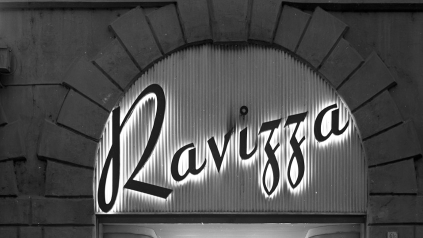 Pavia, corso Strada Nuova 61/c, palazzo Garrone Carbonara, negozio d'abbigliamento Ravizza Confezioni, 1954 (CHL M_75_5_004)