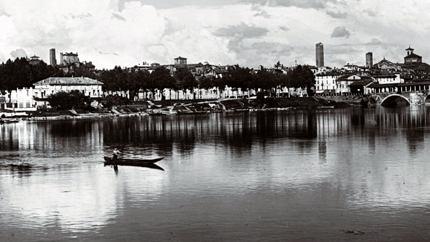 Veduta di Pavia dalla sponda destra del Ticino, post 1933. (CHL A_25_2_3)